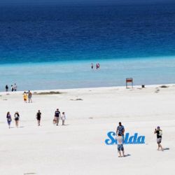 Salda Gölü'ne turist akını