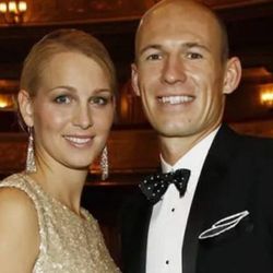 Eşi istedi, Robben futbola geri döndü