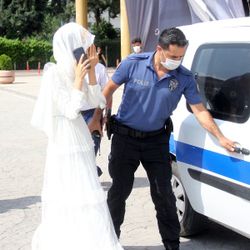 Adana'da zorla evlendirilmek istenen kızı polis kurtardı