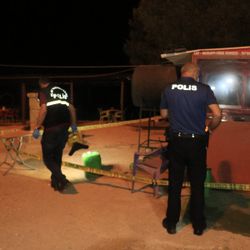 Adana'da çay bayat gelince servis yapan kişiyi vurdu
