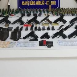 İstanbul'da silah kaçakçılarına operasyon