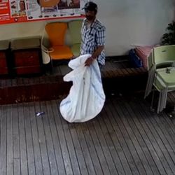 Şişli'de büfeye giren hırsız gitar çaldı