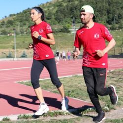 Olimpiyatlara koşan milli çift bir türlü evlenemedi