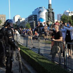 Sırbistan'da koronavirüs tedbirleri protestosu sürüyor