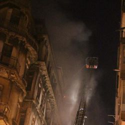 Şişli'de kullanılmayan 3 binanın çatısı yandı