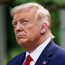 Trump aşının yakın zamanda açıklanacağını duyurdu