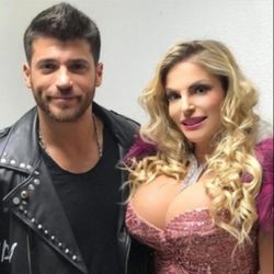 İtalyan oyuncu Can Yaman için ağlıyor