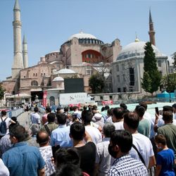 Ayasofya'da bayramın ikinci günü ziyaretçi yoğunluğu