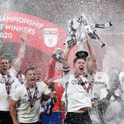 Fulham Premier Lig'e yükseldi