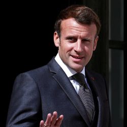 Macron'dan Lübnan için Arapça tweet