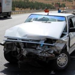 Sivas'ta hastaneye giden anne-oğul kaza yaptı