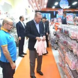 Cumhurbaşkanı Erdoğan torunu için alışveriş yaptı