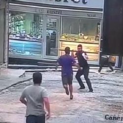 Polis yakalayın dedi, boksör yumrukla indirdi
