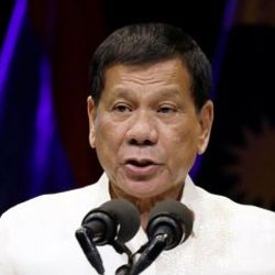 Duterte'den polise emir: Oğlum da olsa vurun