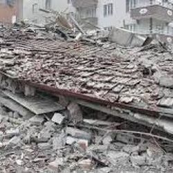 Beyoğlu'nda 3 katlı bina çöktü