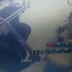 Antalya'da palalı market soygunu kamerada