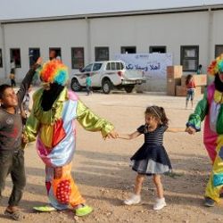 Türkiye savaşta doğan çocukları sevindirdi