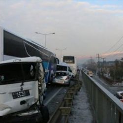 İzmir'de 20 araçlık zincirleme trafik kazası