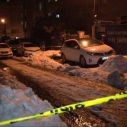 Sultangazi'de otomobile el yapımı patlayıcı atıldı