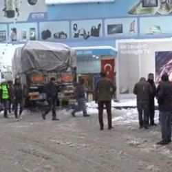 Telefon dükkanına kamyonla daldı