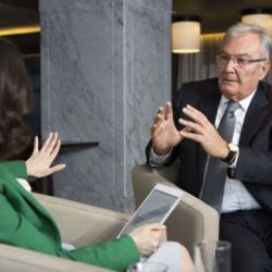 Deniz Baykal, TBMM'de gazetecilerin sorularını yanıtladı