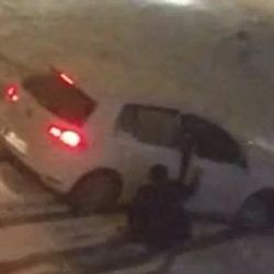 Durdurmak istediği araçla birlikte kaydı