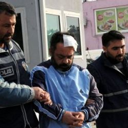 Banka soymaya çalışan hırsızı zımba makinesiyle yakaladı