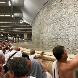 Hacılar Mina'da şeytan taşladı