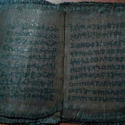 Bin 800 yıllık el yazmasını satmaya çalışırken yakalandı
