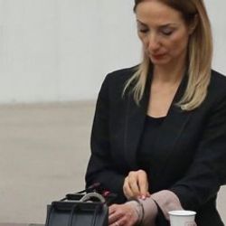 Aylin Nazlıaka kürsüde 1 saat kelepçeli kaldı