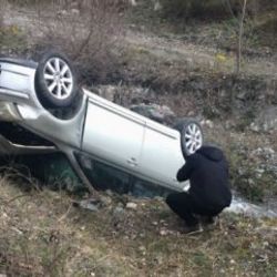 Kirpiyi ezmemek isterken dereye uçtu