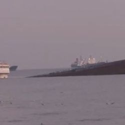 Zeytinburnu açıklarında devasa geminin batma anları