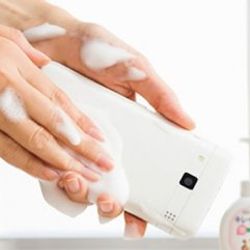 Yıkanabilir telefonun yeni modeli çıkıyor