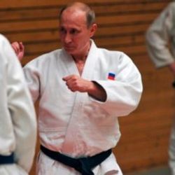 Japon lider Abe, Putin'i mindere davet etti