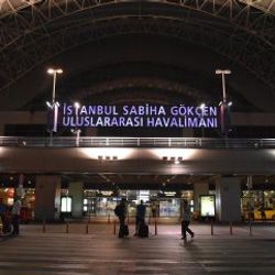 Sabiha Gökçen'de pasaport kontrolleri aksadı