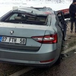 Antalya'da otomobille kamyonet çarpıştı: 5 yaralı