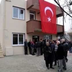 Şehit ailesine 2 katlı ev yaptırıldı