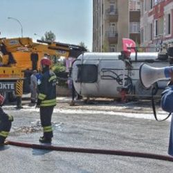 5 ton sıvılaştırılmış gaz yüklü tanker devrildi
