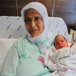 54 yaşında anne oldu