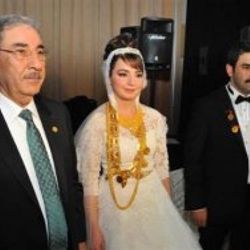 Ak Partili Eyüpoğlu'nun gelini altınları taşıyamadı