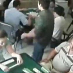 Çin'de baltalı saldırganlar oyun salonunu bastı