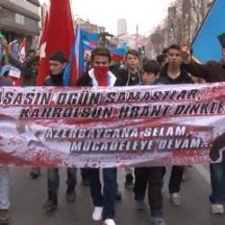 Agos Gazetesi önünde çirkin pankart