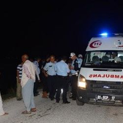 Adana'da trafik kazası anne ile oğlunu ayırdı