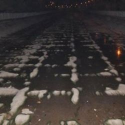Adana'da sulama kanalı buz tuttu