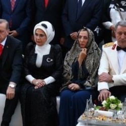 Hulusi Akar eşine yöneltilen eleştirilere cevap verdi