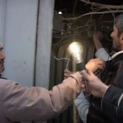 Elektrik adam ölüme meydan okuyor