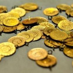 Altın bir ayın en yüksek seviyesine ulaştı