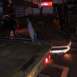Ankara'da kaza yapan sürücü ilk önce telefonunu istedi İZLE