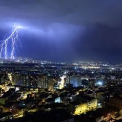 Ankara'yı dün gece şimşekler aydınlattı