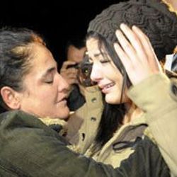 Anne ve kızı 7 yıl sonra yeniden kavuştular